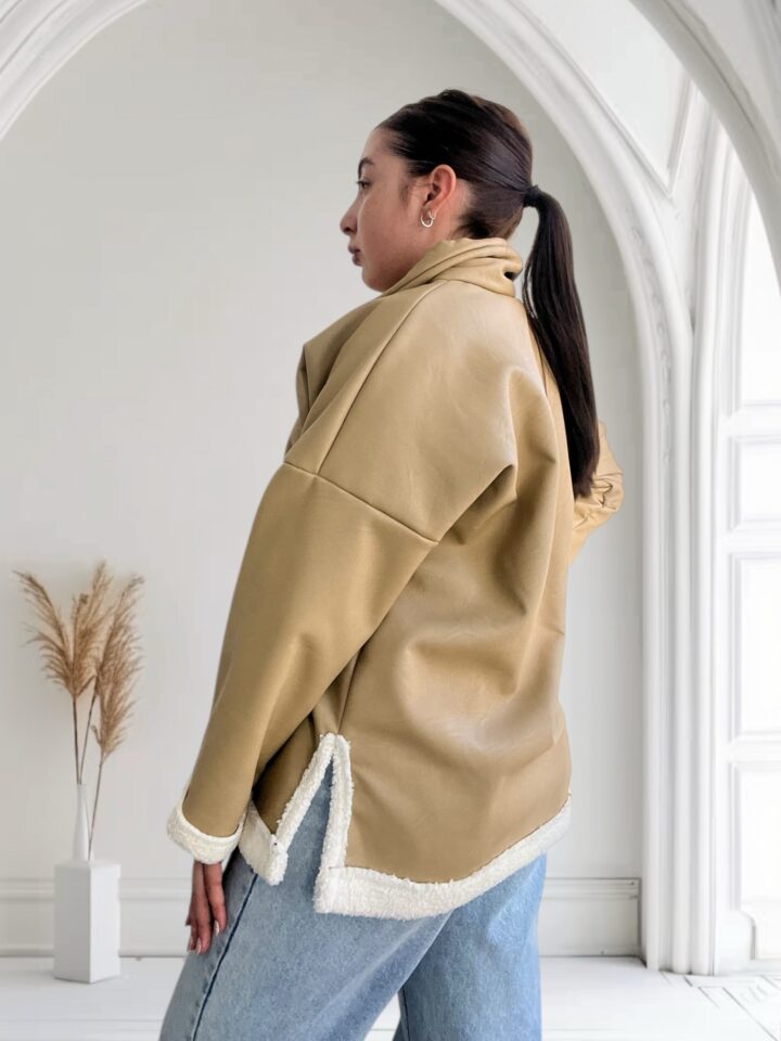 BUZO ECOCUERO BEIGE - Imagen 3